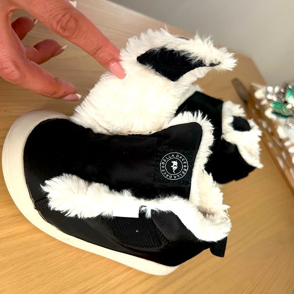 Dave and Bella Toddler Sneakers Size 24 - Picture 7 of 7